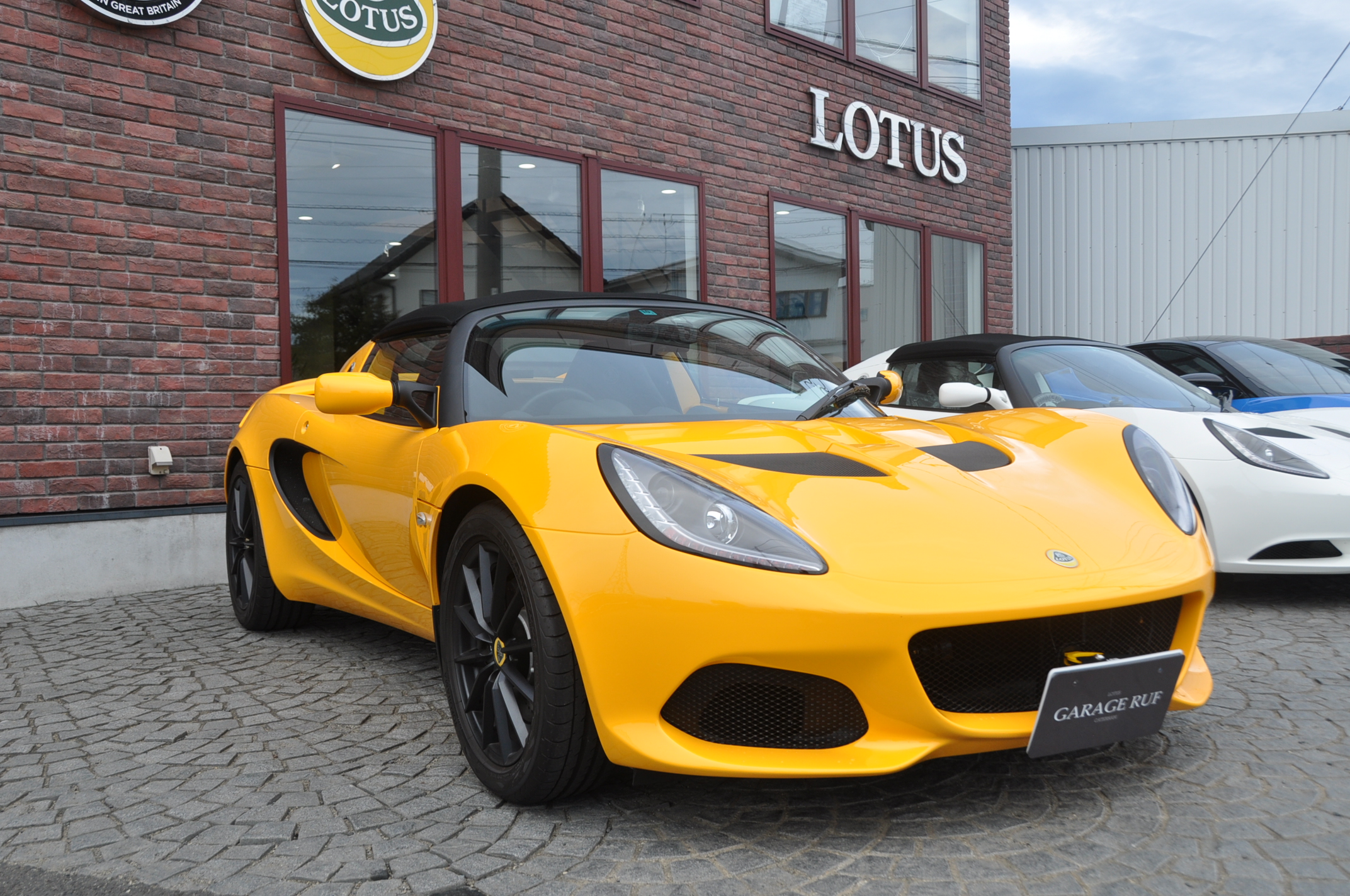 LOTUS ELISE 220S 入荷致しました！